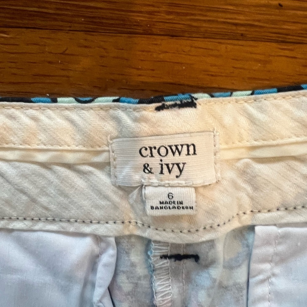 Crown and Ivy ladies shorts size 6, excellent condition 5 inch inseam - Picture 5 of 10